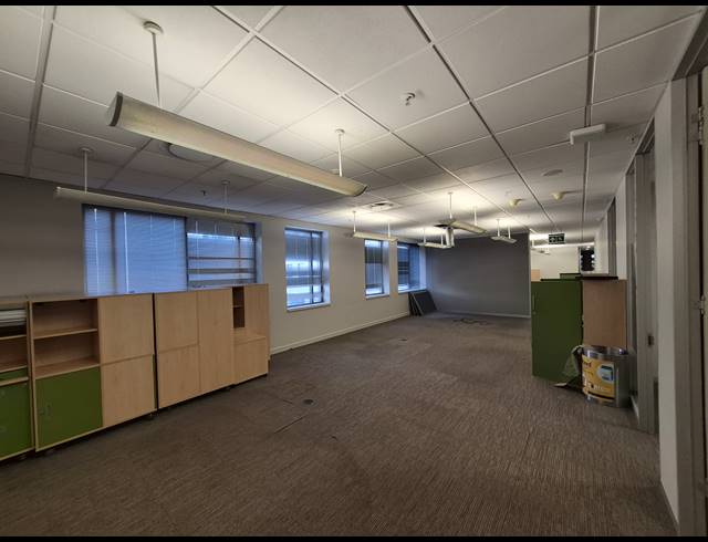 1,295M² OFFICE TO LET IN SANDTON CENTRAL